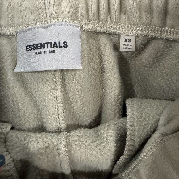 Fear of God Essentials Light Gray Sweatpants - Picture 3 of 3